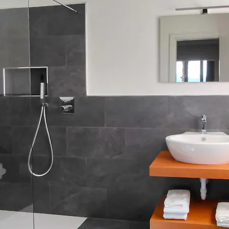 Casa 24 - Trilocale Con Vista Lago, Giardino E Idromassaggio Gonfiabile *