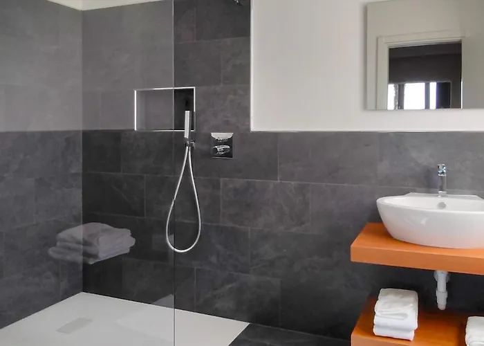 Casa 24 - Trilocale Con Vista Lago, Giardino E Idromassaggio Gonfiabile