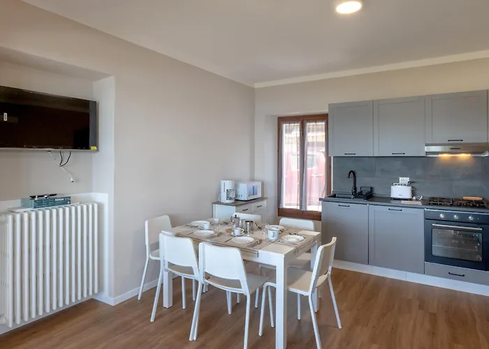 Casa 24 - Trilocale Con Vista Lago, Giardino E Idromassaggio Gonfiabile アパート *